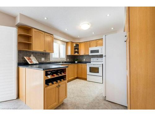 354 Dearborn Boulevard, Waterloo, ON - Indoor Photo Showing Kitchen
