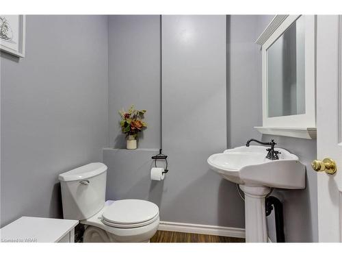 392008 Grey Road 109 Road, Holstein, ON - Indoor Photo Showing Bathroom