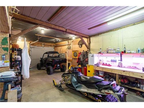 224241 Southgate Road 22 Road, Holstein, ON - Indoor Photo Showing Garage