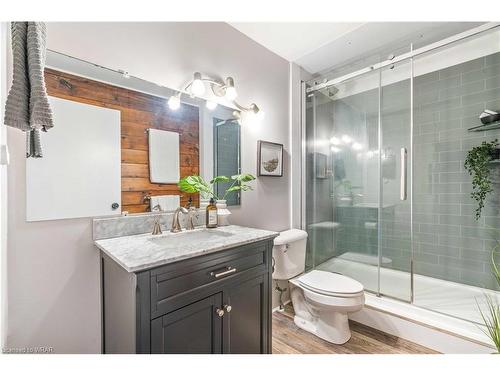 6 Back Street, Morriston, ON - Indoor Photo Showing Bathroom