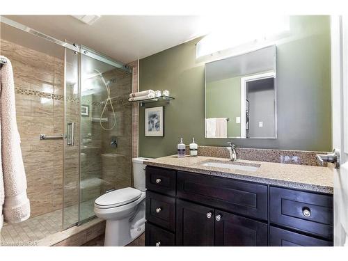 1402-75 Queen Street N, Hamilton, ON - Indoor Photo Showing Bathroom