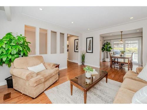 222 Pine Grove Crescent, Waterloo, ON - Indoor Photo Showing Living Room