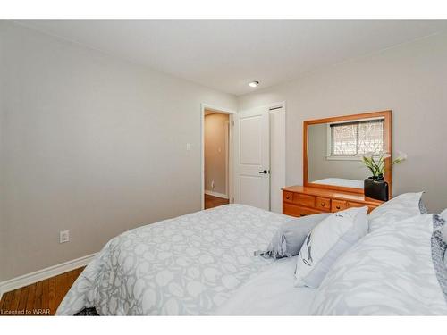 222 Pine Grove Crescent, Waterloo, ON - Indoor Photo Showing Bedroom