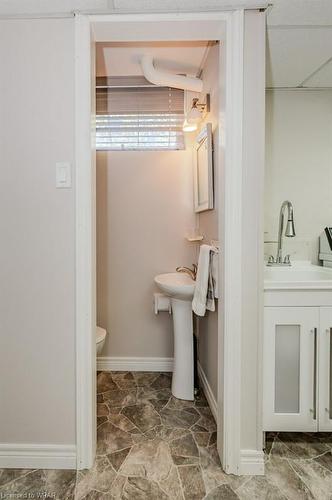 222 Pine Grove Crescent, Waterloo, ON - Indoor Photo Showing Bathroom
