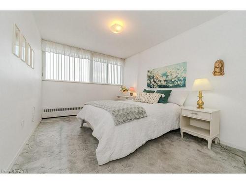 403-24 Midland Drive, Kitchener, ON - Indoor Photo Showing Bedroom