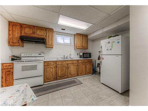 591 Champlain Boulevard, Cambridge, ON - Indoor Photo Showing Kitchen