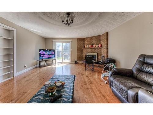 591 Champlain Boulevard, Cambridge, ON - Indoor Photo Showing Living Room With Fireplace