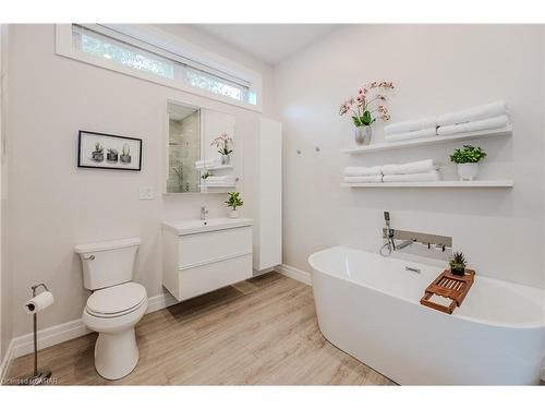 21 Carisbrook Drive, Kitchener, ON - Indoor Photo Showing Bathroom