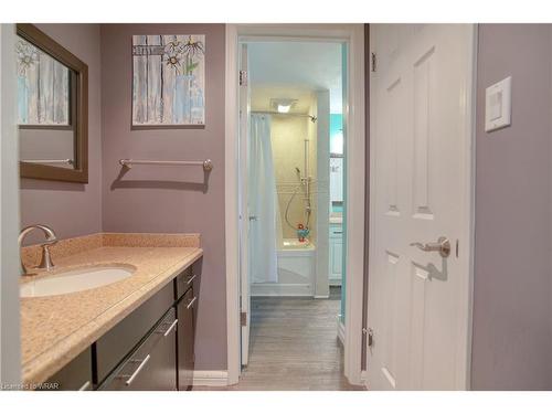 639 White Oak Drive, Cambridge, ON - Indoor Photo Showing Bathroom