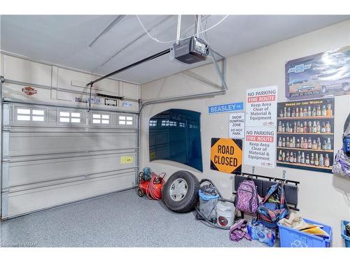 639 White Oak Drive, Cambridge, ON - Indoor Photo Showing Garage