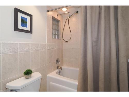 201 Vermont Street, Waterloo, ON - Indoor Photo Showing Bathroom