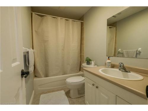 50 Winding Way, Kitchener, ON - Indoor Photo Showing Bathroom