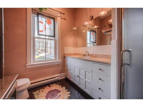 90 Church Street, Kitchener, ON - Indoor Photo Showing Bathroom