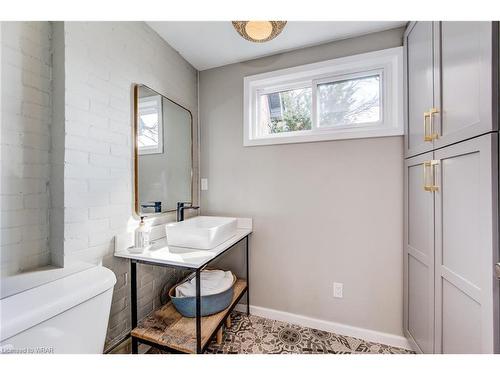 670 Rockway Drive, Kitchener, ON - Indoor Photo Showing Bathroom