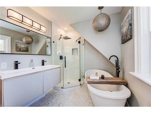 670 Rockway Drive, Kitchener, ON - Indoor Photo Showing Bathroom