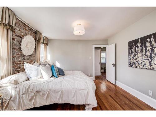 670 Rockway Drive, Kitchener, ON - Indoor Photo Showing Bedroom