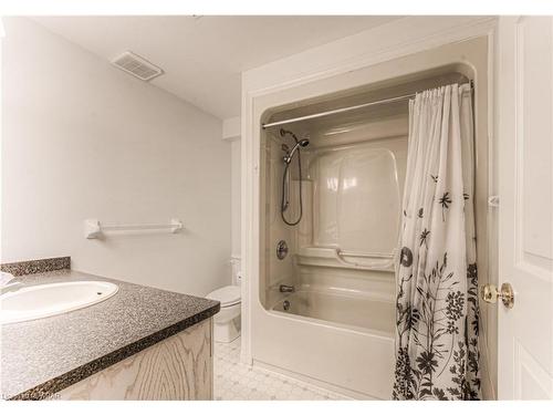 39 Norman Street, Waterloo, ON - Indoor Photo Showing Bathroom