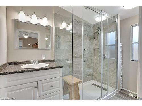 25 Macpherson Crescent, Flamborough, ON - Indoor Photo Showing Bathroom