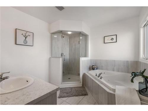 991 Hannah Avenue South Avenue S, Listowel, ON - Indoor Photo Showing Bathroom