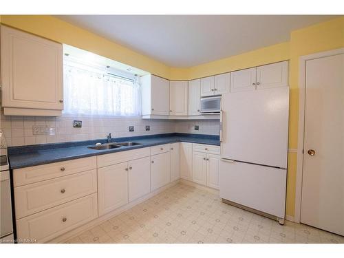 107 Glenroy Crescent, London, ON - Indoor Photo Showing Kitchen With Double Sink