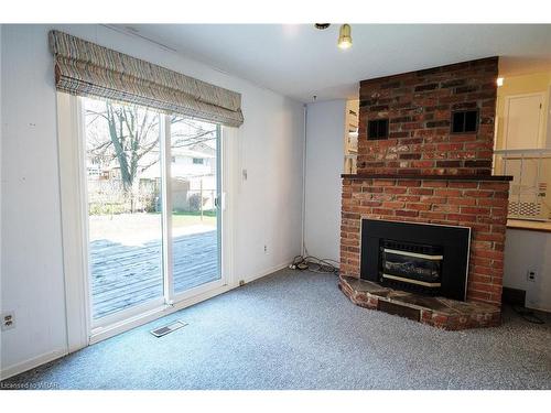 107 Glenroy Crescent, London, ON - Indoor Photo Showing Living Room With Fireplace