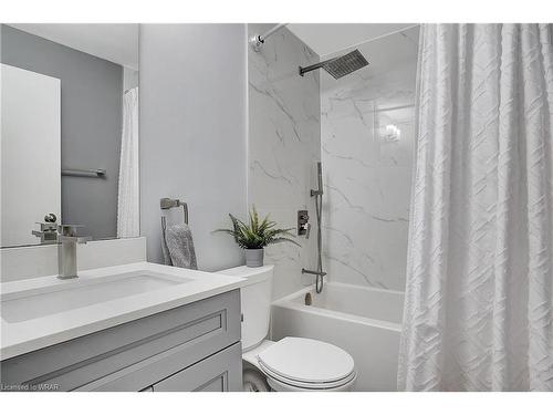104-55 Green Valley Drive, Kitchener, ON - Indoor Photo Showing Bathroom
