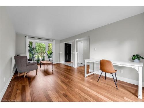 27 Yarwood Place, Kitchener, ON - Indoor Photo Showing Living Room