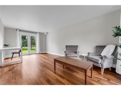 27 Yarwood Place, Kitchener, ON - Indoor Photo Showing Living Room