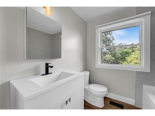 27 Yarwood Place, Kitchener, ON - Indoor Photo Showing Bathroom