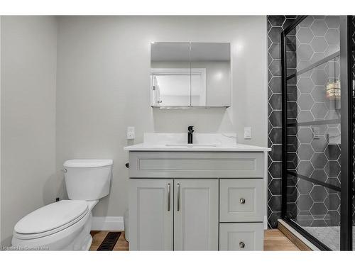 27 Yarwood Place, Kitchener, ON - Indoor Photo Showing Bathroom