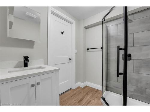 27 Yarwood Place, Kitchener, ON - Indoor Photo Showing Bathroom