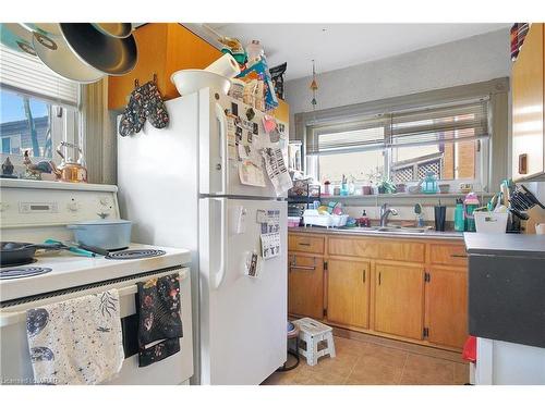 142 Dolph Street N, Cambridge, ON - Indoor Photo Showing Kitchen