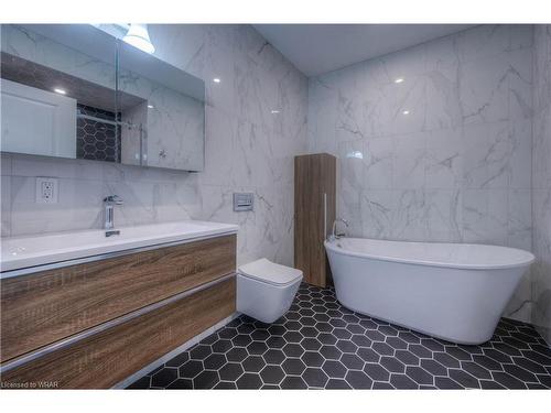 604 George Street, Woodstock, ON - Indoor Photo Showing Bathroom