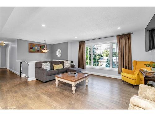 489 Washington Street, Elora, ON - Indoor Photo Showing Living Room
