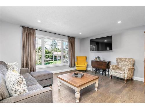 489 Washington Street, Elora, ON - Indoor Photo Showing Living Room