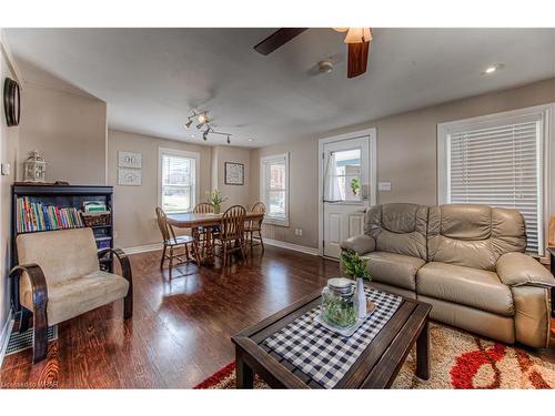 230 Jane Street, Palmerston, ON - Indoor Photo Showing Living Room