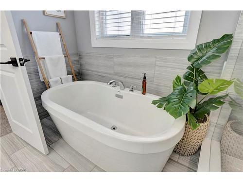 596 Blair Creek Drive, Kitchener, ON - Indoor Photo Showing Bathroom