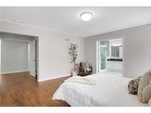 252 Shady Glen Crescent, Kitchener, ON - Indoor Photo Showing Bedroom
