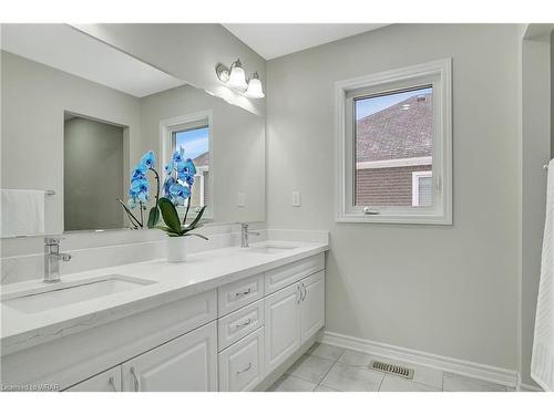 252 Shady Glen Crescent, Kitchener, ON - Indoor Photo Showing Bathroom