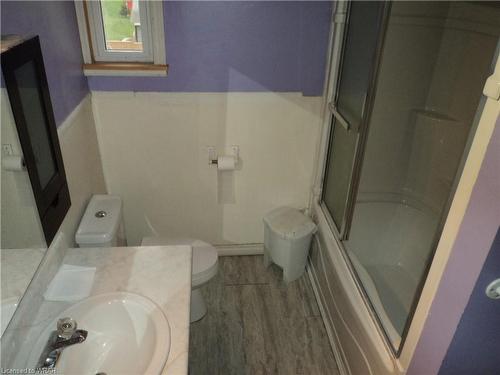 230 Queen Street Street, Palmerston, ON - Indoor Photo Showing Bathroom
