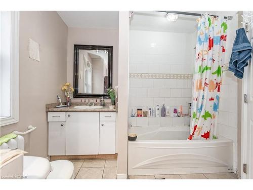 31 Louisa Street, Kitchener, ON - Indoor Photo Showing Bathroom