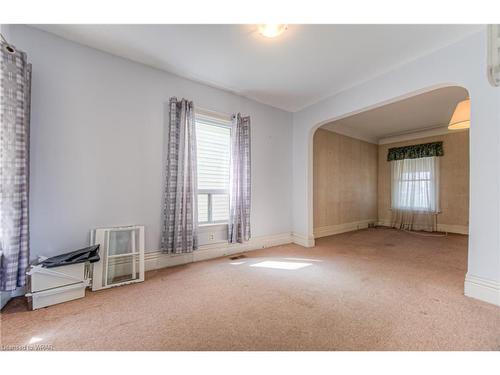 142 Sanford Avenue N, Hamilton, ON - Indoor Photo Showing Other Room