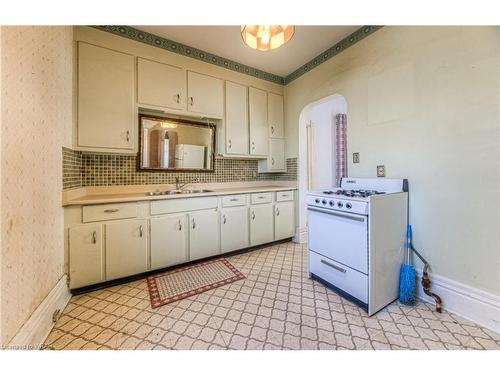 142 Sanford Avenue N, Hamilton, ON - Indoor Photo Showing Kitchen With Double Sink
