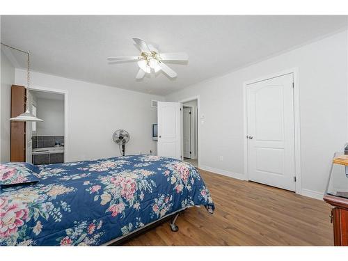8881 Sebastian Crescent, Niagara Falls, ON - Indoor Photo Showing Bedroom