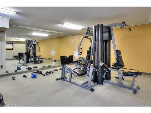 709-35 Green Valley Drive, Kitchener, ON - Indoor Photo Showing Gym Room