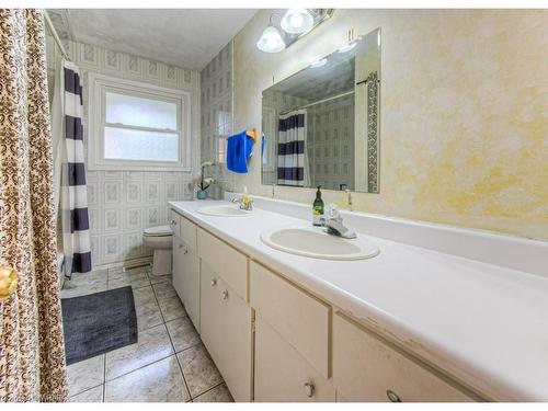 1247 Colborne Street W, Brantford, ON - Indoor Photo Showing Bathroom