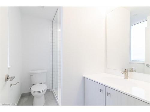 1502-15 Wellington Street S, Kitchener, ON - Indoor Photo Showing Bathroom