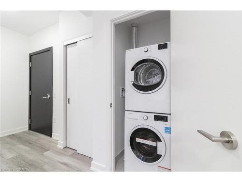 1502-15 Wellington Street S, Kitchener, ON - Indoor Photo Showing Laundry Room