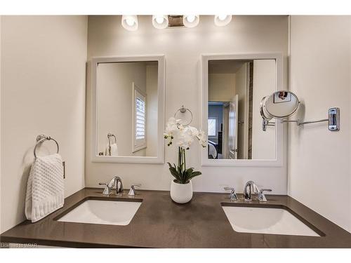 52 Devonshire Drive, New Hamburg, ON - Indoor Photo Showing Bathroom