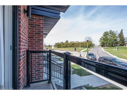 41-253 Chapel Hill Drive, Kitchener, ON - Outdoor With Balcony